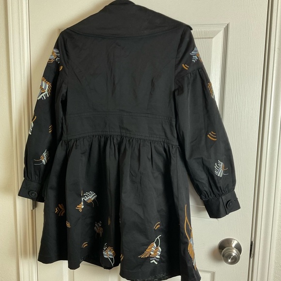 Woman’s Black Embroidered Coat with pockets size small - Picture 10 of 11